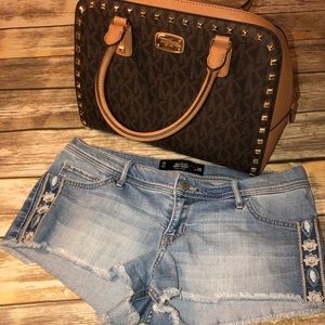 🦅Hollister shorts with Aztec side design